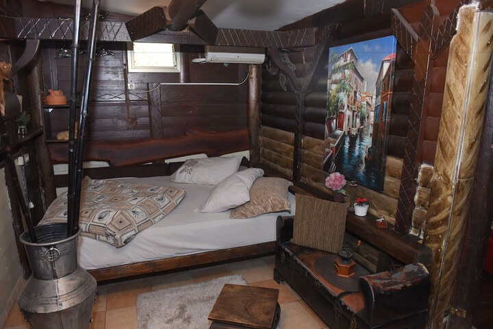 Room 4 of 30