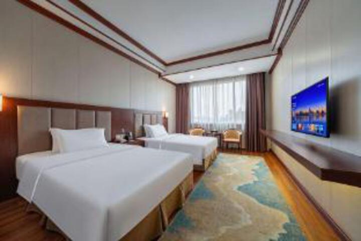 Room 7 of 9