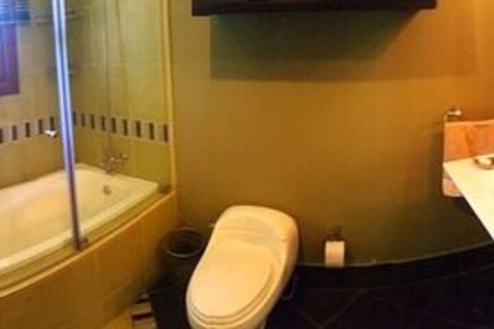 Room 2 of 56