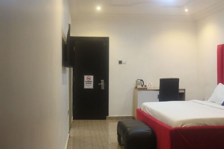 Room 25 of 47