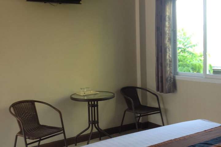 Room 9 of 28