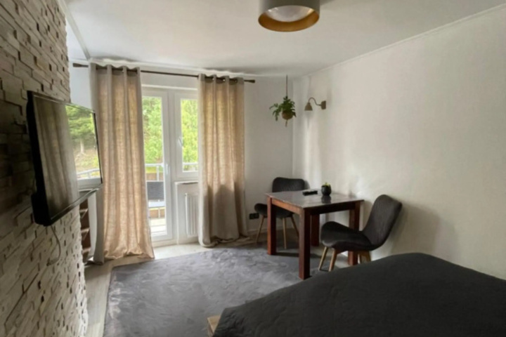 Room 7 of 11
