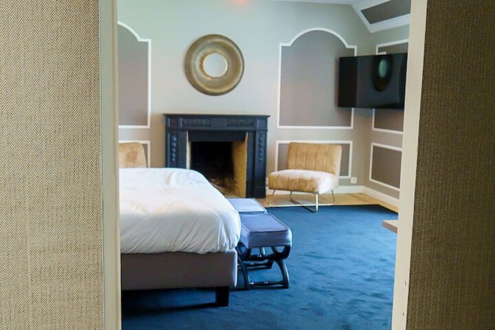 Room 18 of 48