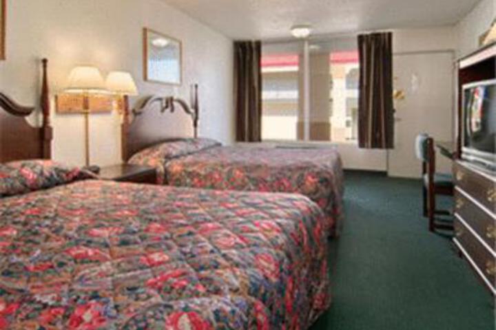 2 Double Beds (1 of 7)