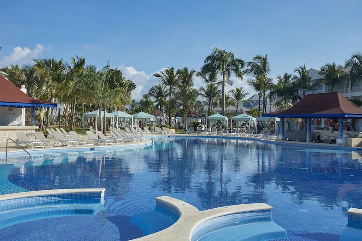 Pool 56 of 152