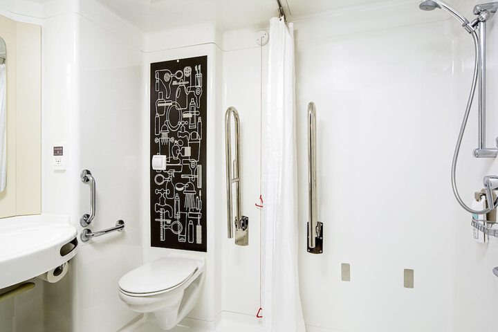 Room 12 of 34