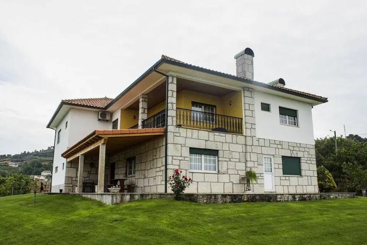 House With 5 Bedrooms in Britiande With Wonderful Mountain View, Enclosed Garden and Wifi