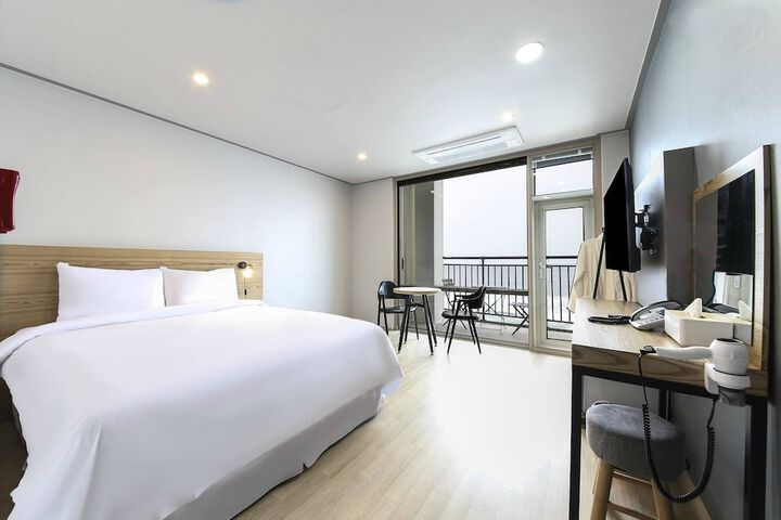 Room 6 of 35