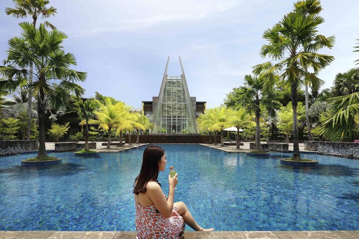 Hotel Pool