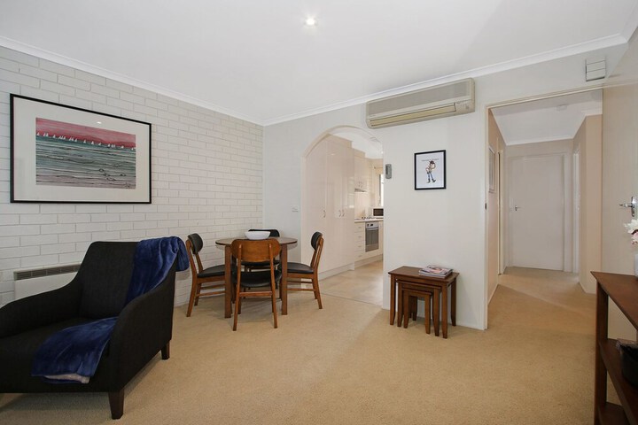 Room 7 of 18