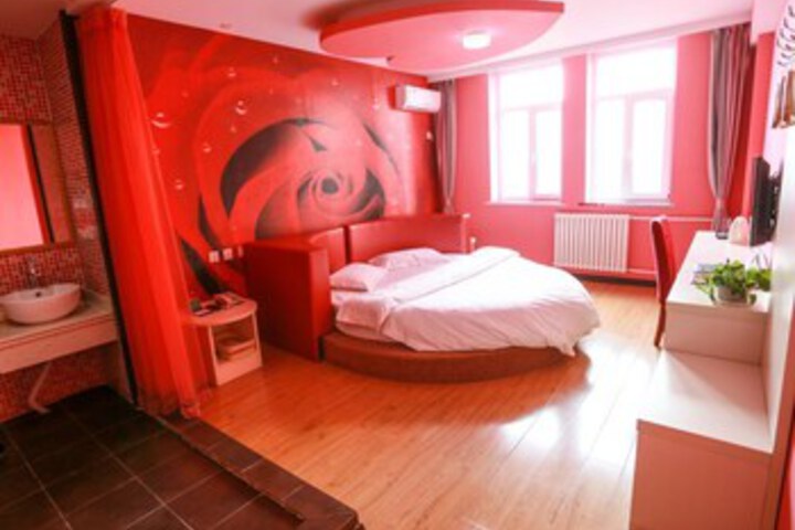 Room 7 of 19