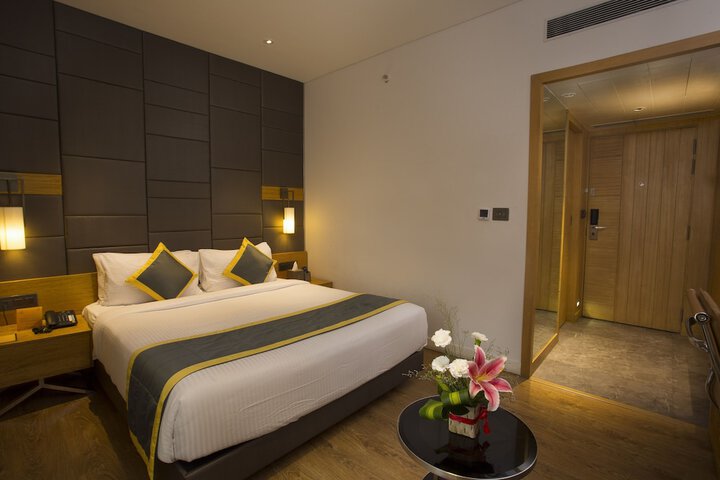 Room 9 of 32