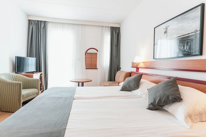 Room 15 of 90