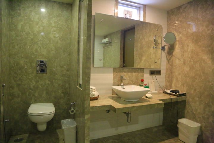 Room 28 of 45