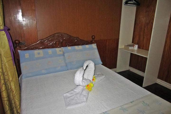 Room 2 of 6