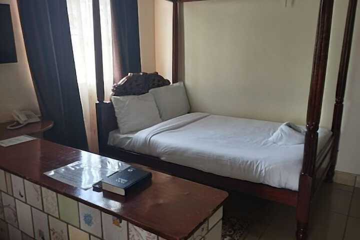 Room 13 of 68