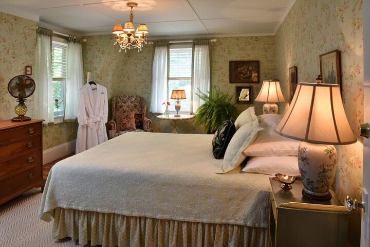 Room 4 of 48