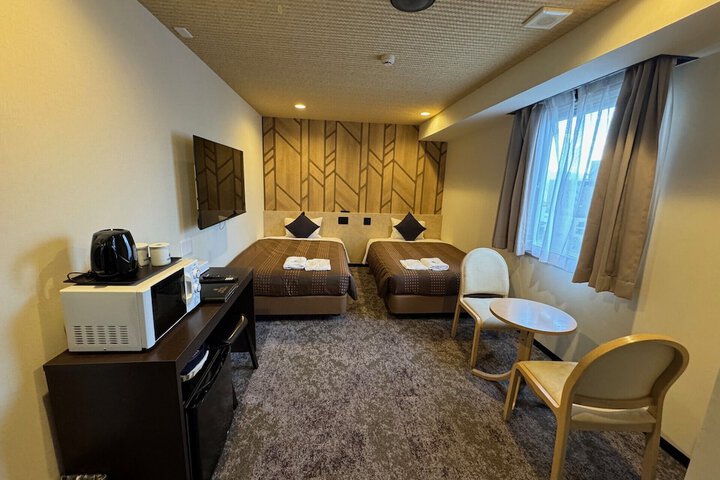 Room 4 of 17