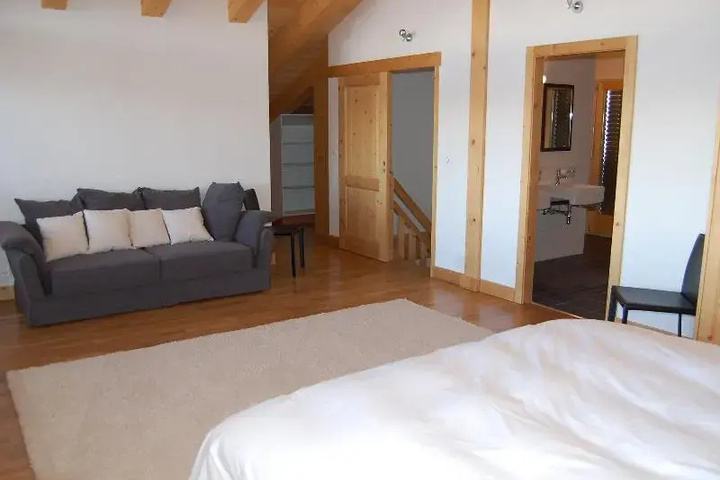 Room 3 of 11