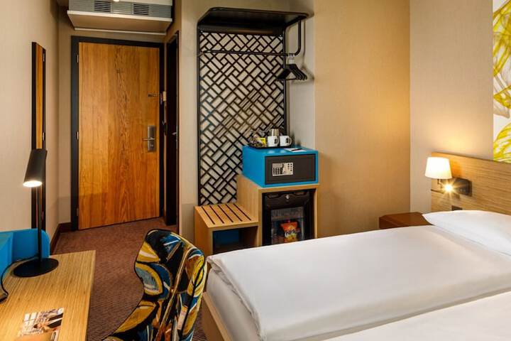Room 7 of 49
