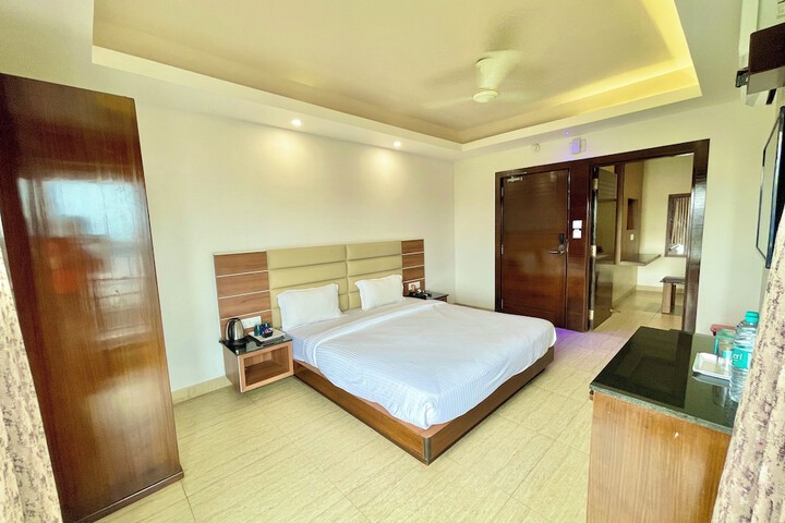 Room 8 of 52