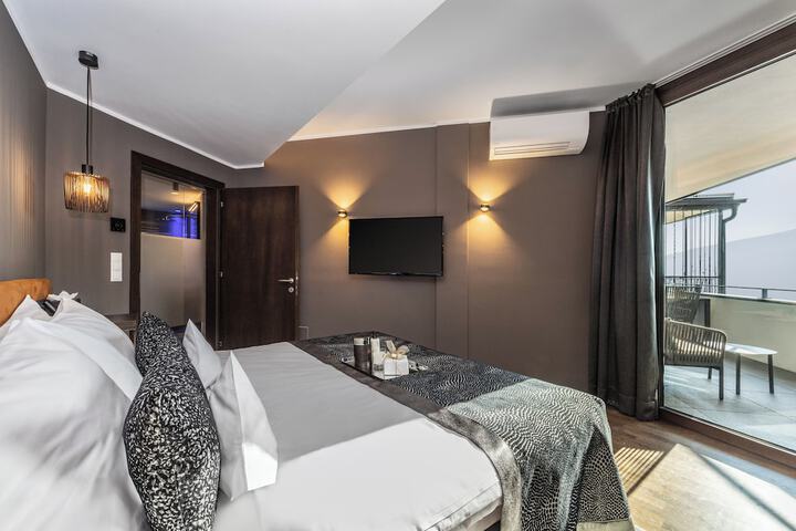 Room 5 of 83