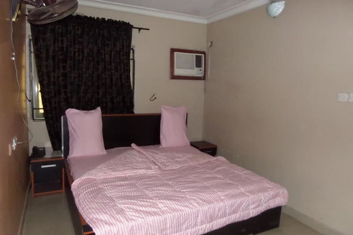 Room 10 of 17