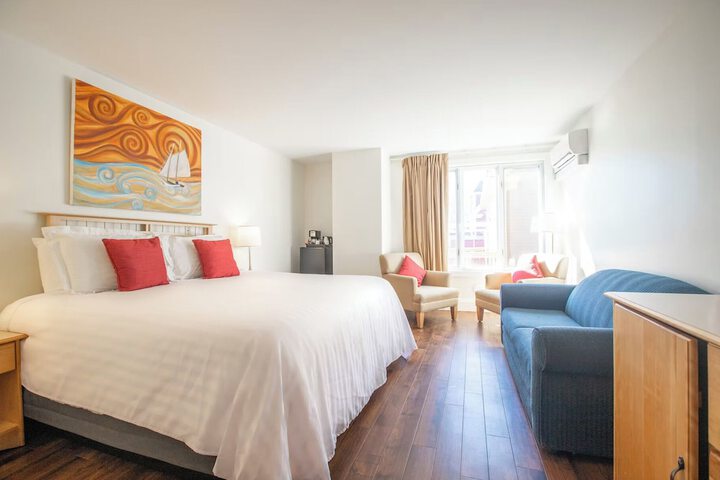 Room 4 of 82