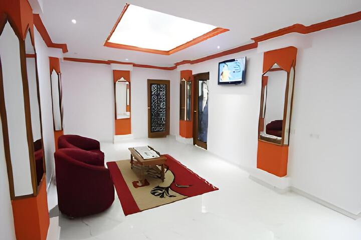 Room 16 of 30
