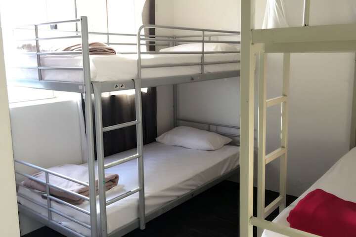 Room 10 of 31