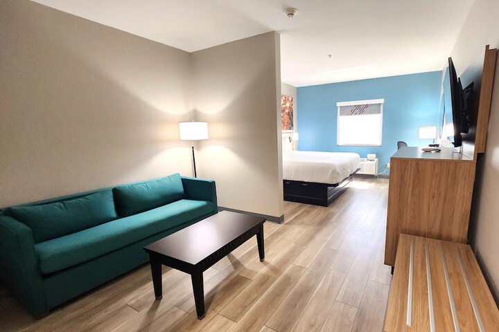 1 King Bed | (10 of 11)