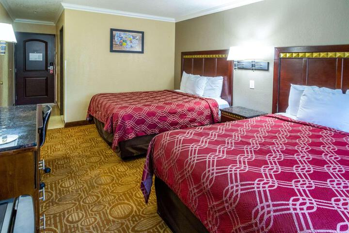 2 Queen Beds (15 of 15)