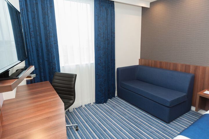 Room 5 of 110