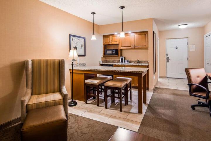 2 Queen Beds High Speed Internet Accessible Deluxe Room Coffee Maker, Hairdryer Microwave and Refrigerator Full Breakfast (1 of 3)