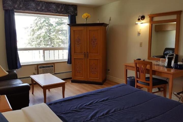 Room 4 of 18