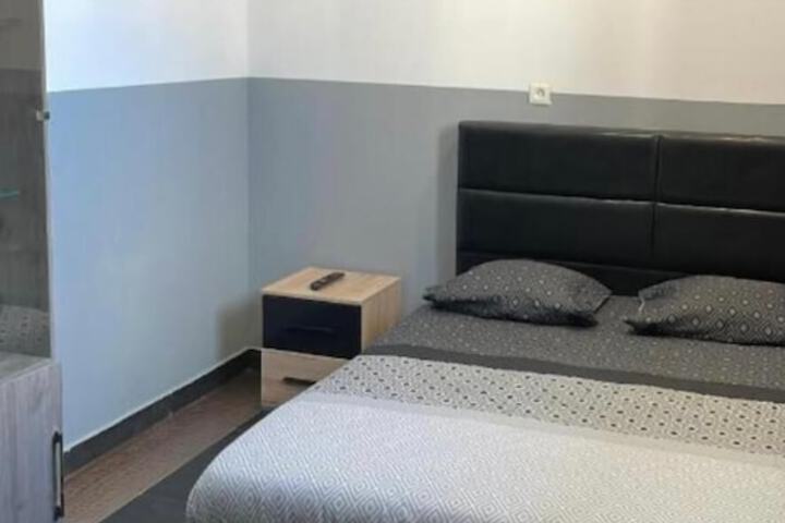 Room 4 of 6