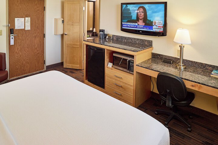 Economy King Bed (4 of 4)