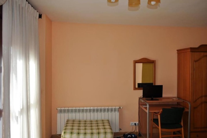 Room 8 of 25