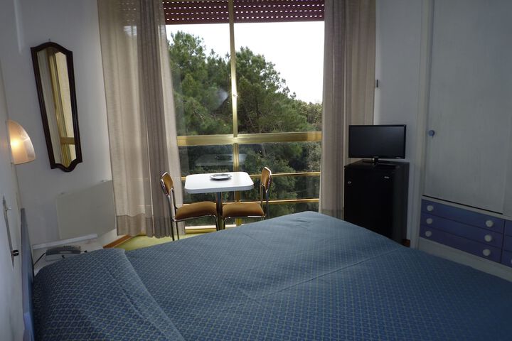 Room 13 of 48