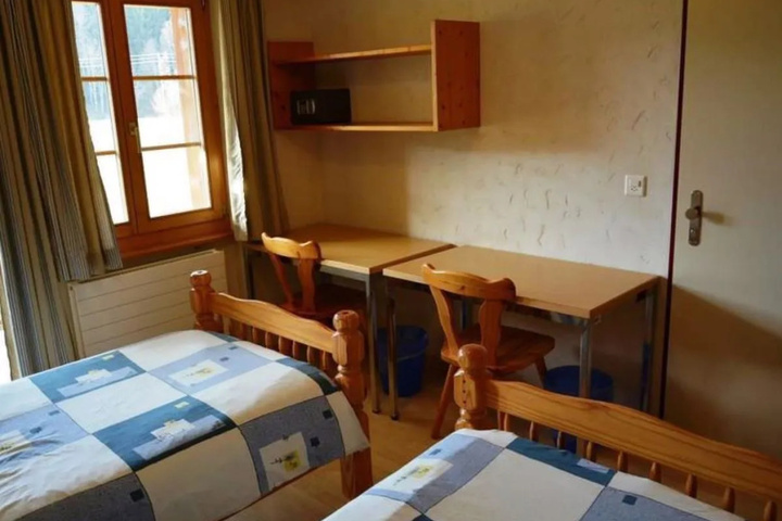 Room 6 of 10