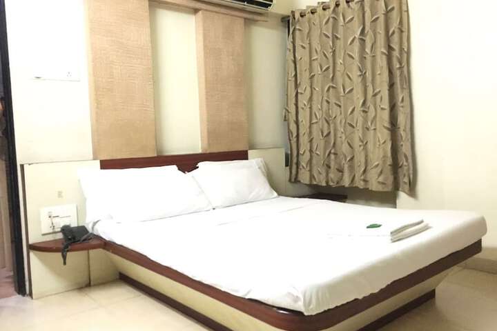 Room 4 of 16