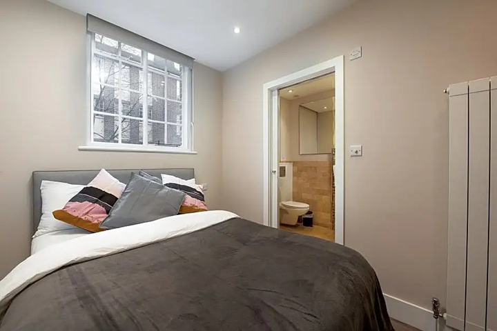 Room 3 of 9