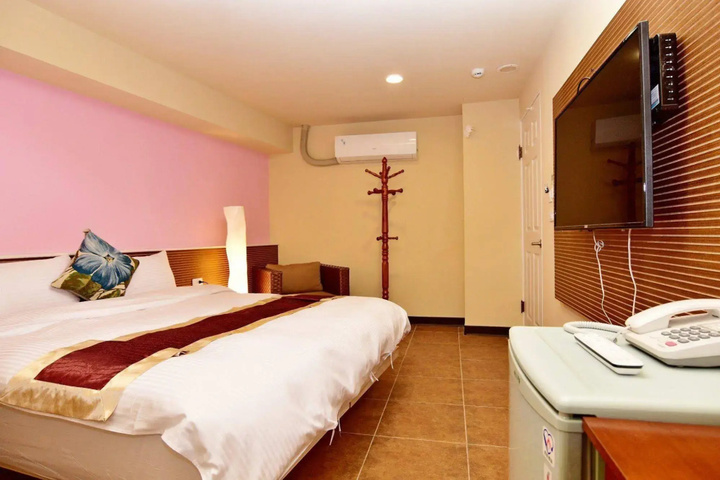 Room 5 of 11