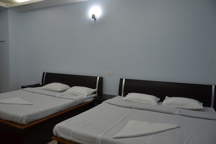 Room 9 of 63