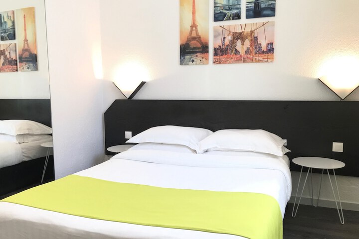 Room 3 of 47