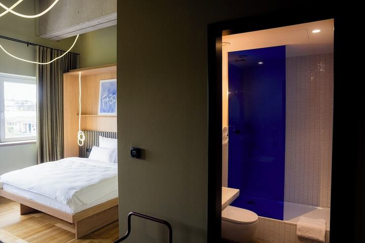 Room 43 of 73