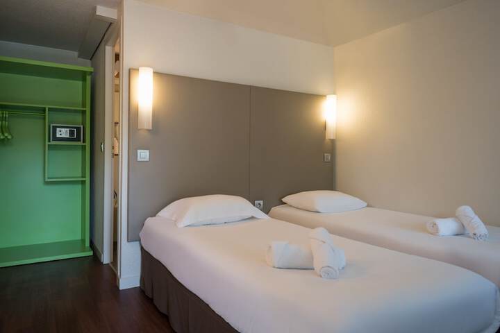 Room 4 of 55