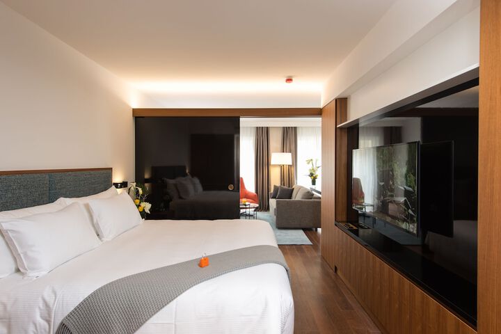 Room 6 of 52