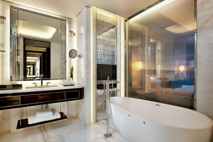 Room 34 of 84