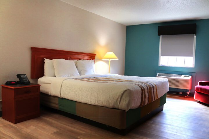 1 King Bed Accessible (4 of 23)